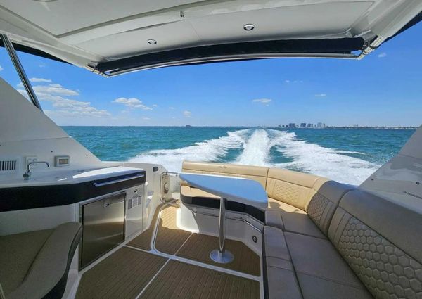 Sea Ray 320 Sundancer image