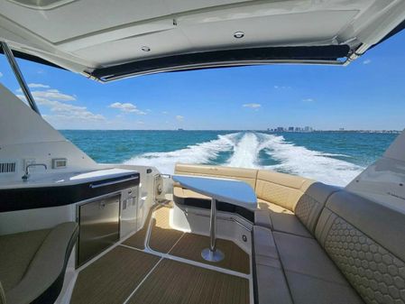 Sea Ray 320 Sundancer image