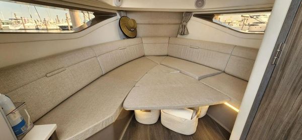 Sea Ray 320 Sundancer image