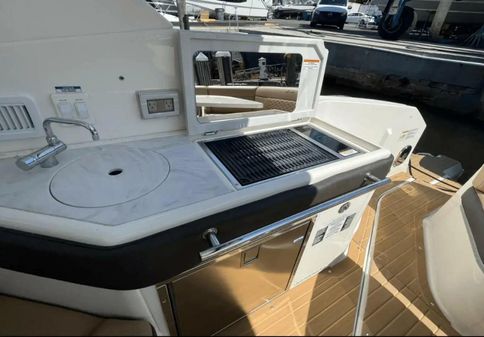 Sea Ray 320 Sundancer image