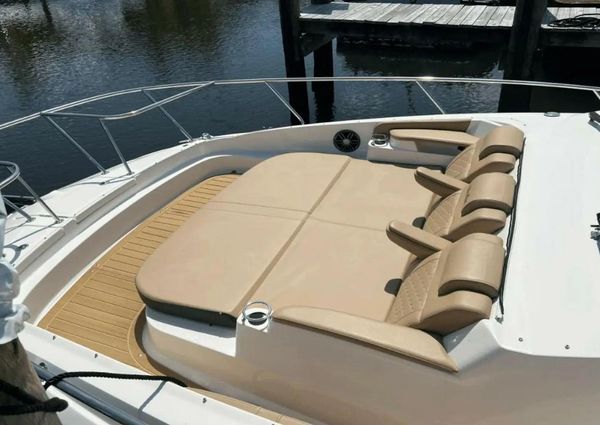 Sea Ray 320 Sundancer image