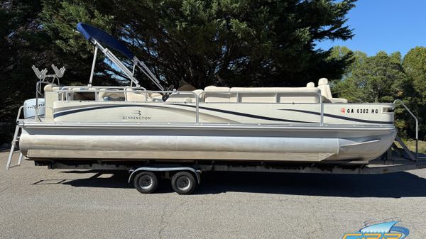 Bennington 2575 RFS Pontoon 