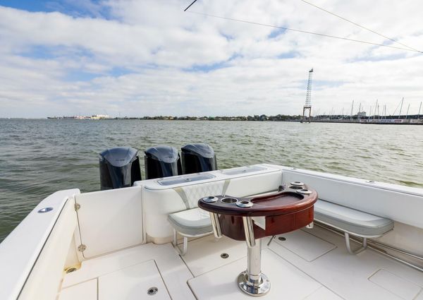 Contender 39 Fisharound image