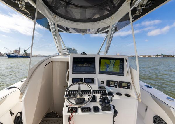 Contender 39 Fisharound image