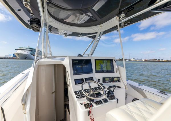 Contender 39 Fisharound image