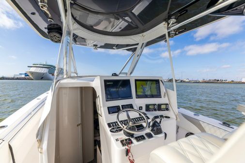 Contender 39 Fisharound image