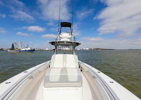 Contender 39 Fisharound image