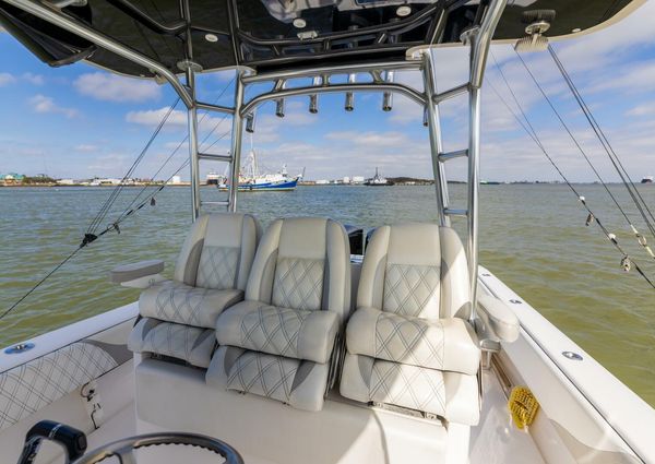 Contender 39 Fisharound image