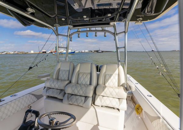 Contender 39 Fisharound image