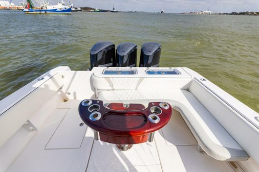 Contender 39 Fisharound image