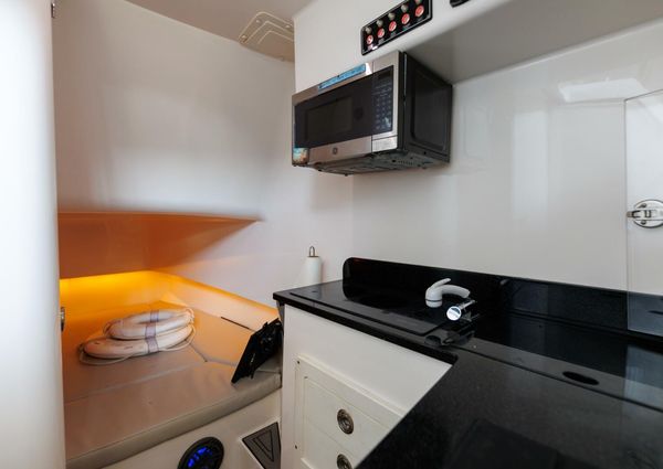 Contender 39 Fisharound image