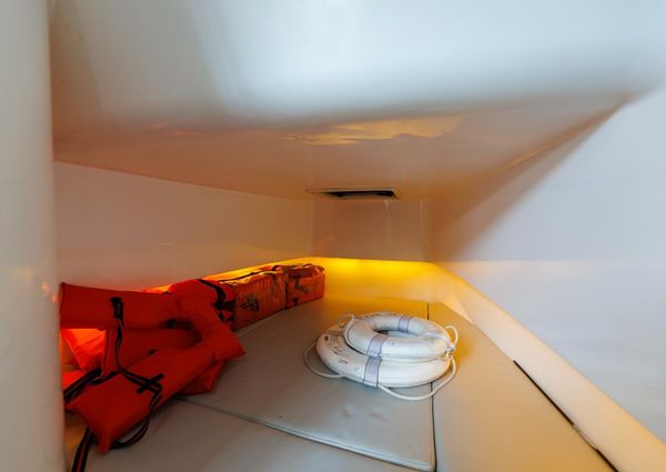 Contender 39 Fisharound image