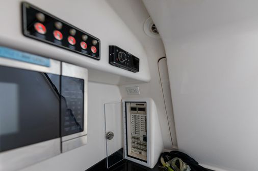 Contender 39 Fisharound image