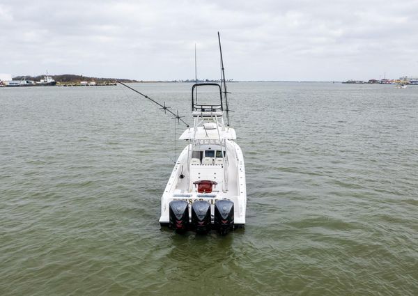 Contender 39 Fisharound image