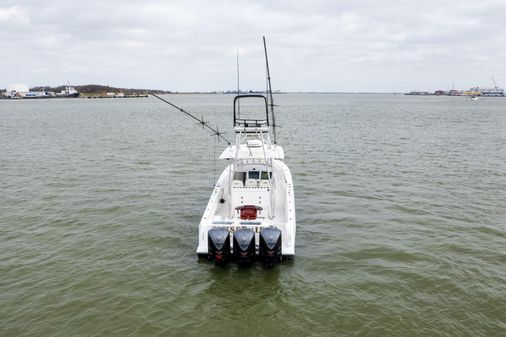 Contender 39 Fisharound image