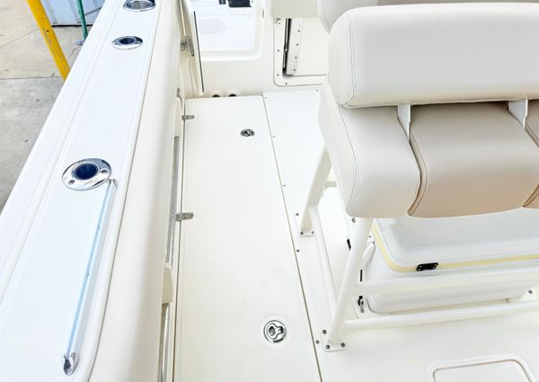 Boston-whaler 230-OUTRAGE image