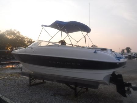 Bayliner 2352 Capri image