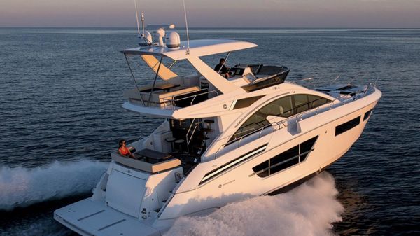 Cruisers Yachts Cantius 60 Fly 