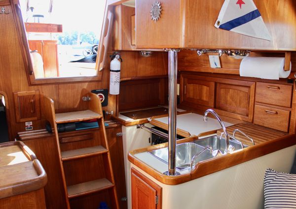 Pacific Seacraft Crealock 34 image