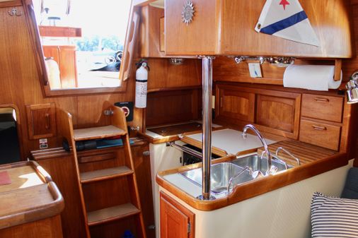 Pacific Seacraft Crealock 34 image