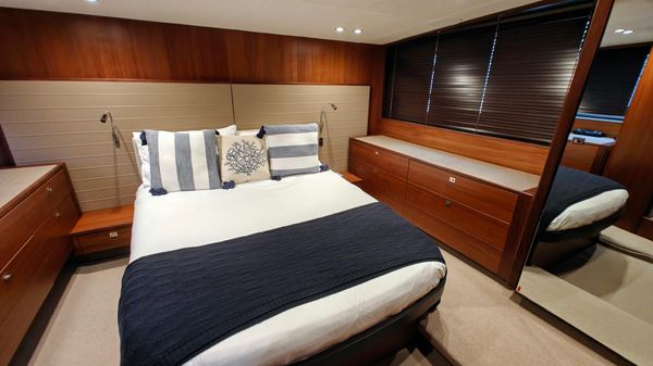 Princess Yachts V48 Open image