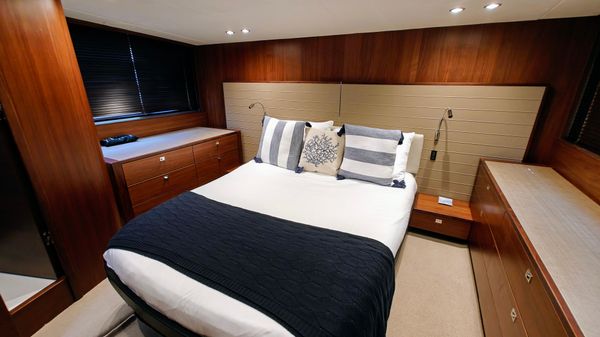 Princess Yachts V48 Open image