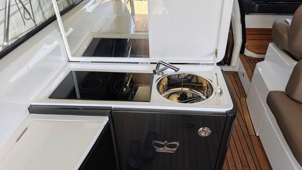 Princess Yachts V48 Open image