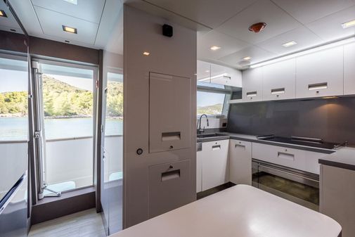 Custom Line Navetta 33 Crescendo image