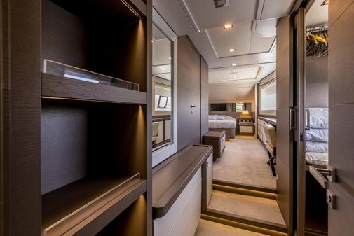 Custom Line Navetta 33 Crescendo image