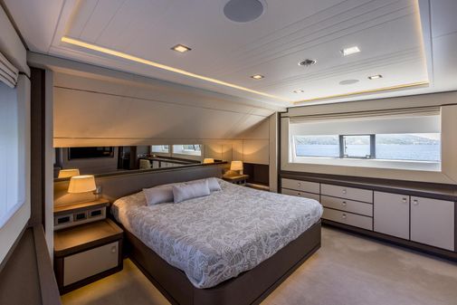 Custom Line Navetta 33 Crescendo image