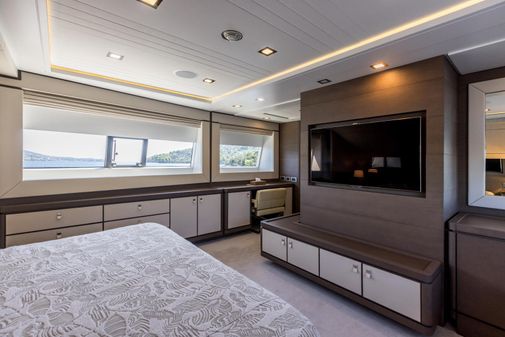 Custom Line Navetta 33 Crescendo image