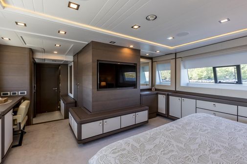 Custom Line Navetta 33 Crescendo image