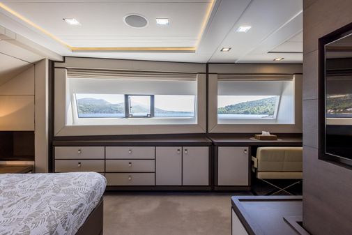 Custom Line Navetta 33 Crescendo image