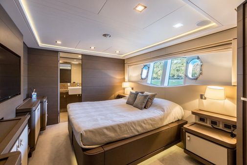 Custom Line Navetta 33 Crescendo image