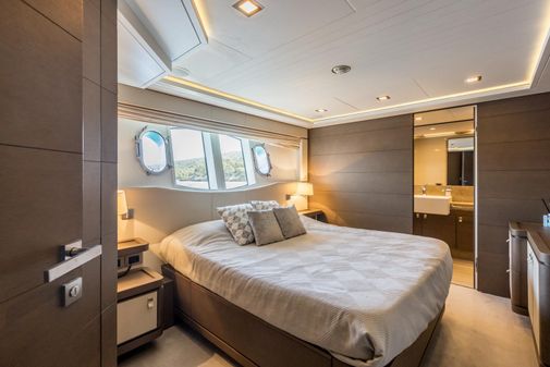 Custom Line Navetta 33 Crescendo image