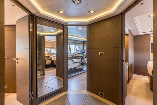 Custom Line Navetta 33 Crescendo image