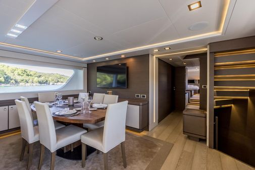 Custom Line Navetta 33 Crescendo image