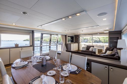 Custom Line Navetta 33 Crescendo image