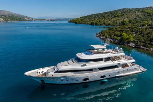 Custom Line Navetta 33 Crescendo image