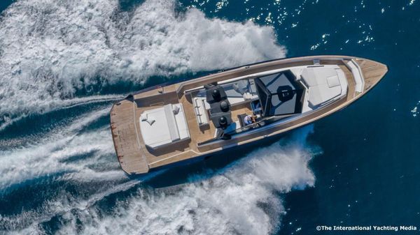 Evo Yachts R6