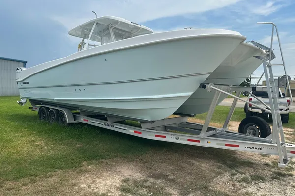 Twin Vee 340 GFX CC image