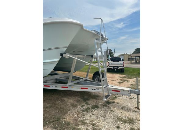 Twin Vee 340 GFX CC image