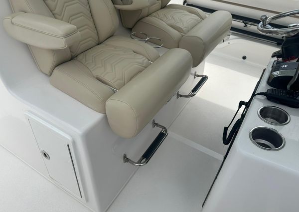 Twin Vee 340 GFX CC image