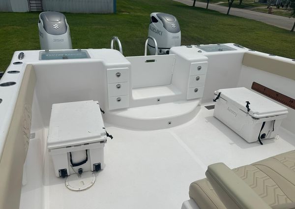 Twin Vee 340 GFX CC image