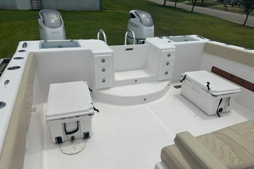 Twin Vee 340 GFX CC image