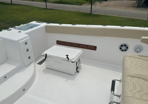 Twin Vee 340 GFX CC image