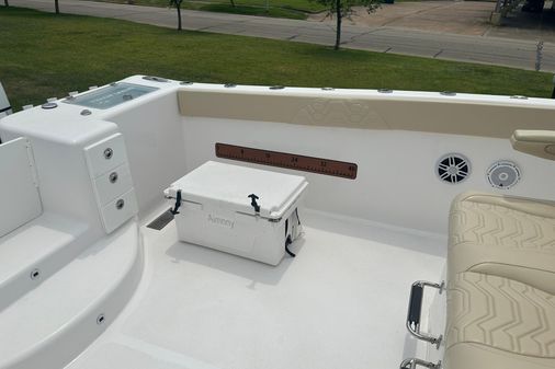 Twin Vee 340 GFX CC image