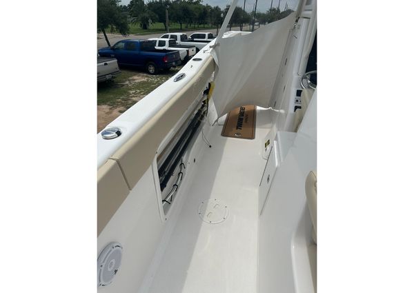 Twin Vee 340 GFX CC image