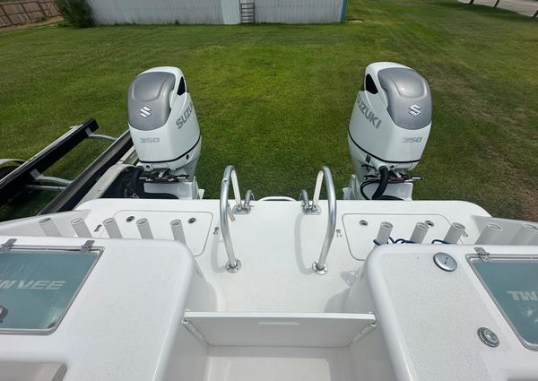 Twin Vee 340 GFX CC image