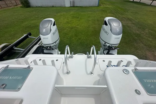 Twin Vee 340 GFX CC image